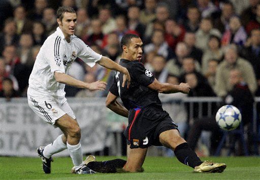 英超-特罗萨德替补破门 阿森纳1-2遭维拉读秒绝杀（英超：特罗萨德替补建功，阿森纳1-2被维拉补时绝杀）