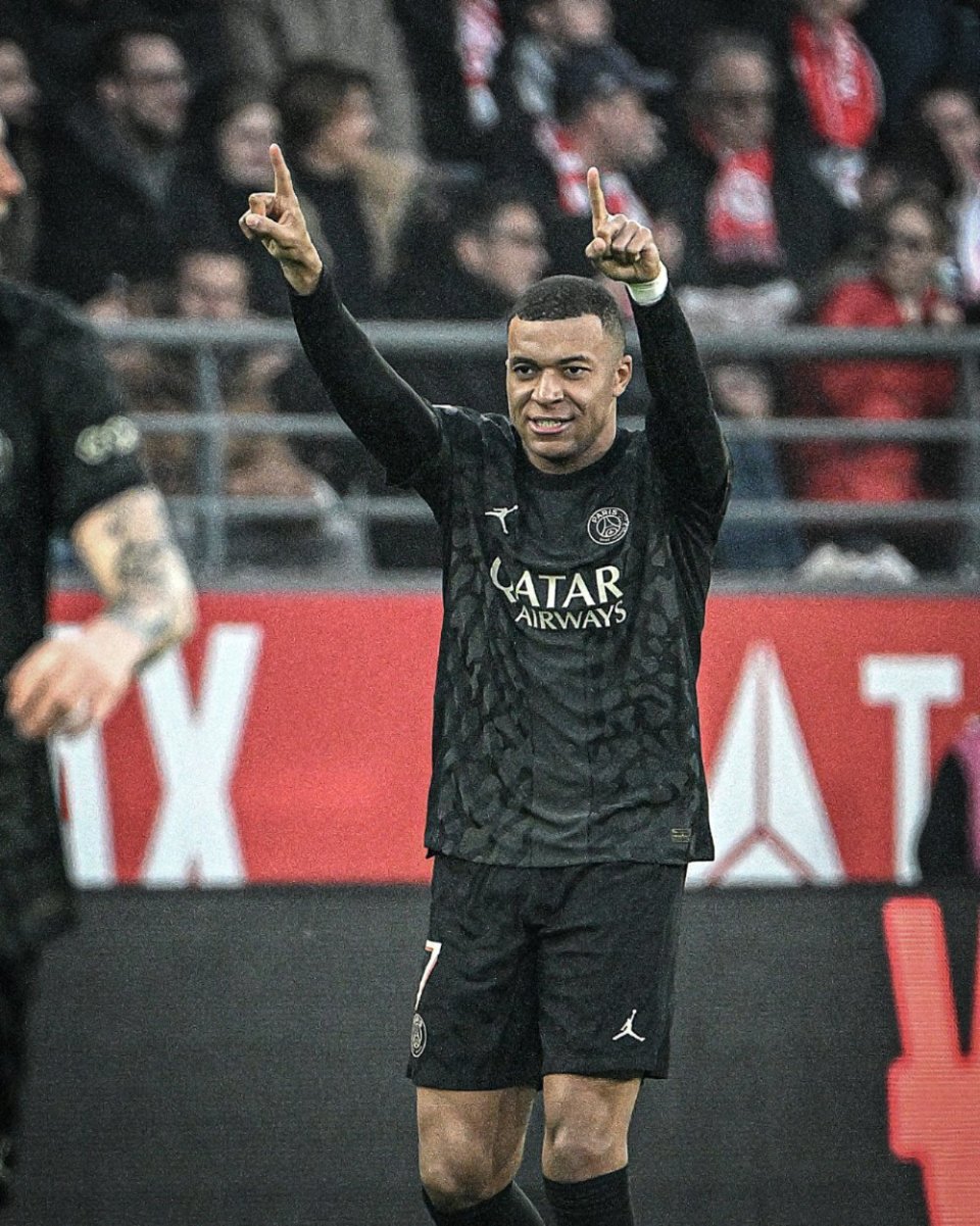 特里：帕尔默是世界上最好的10号位，他是防守球员的噩梦（特里称帕尔默为当今最佳10号，后卫的噩梦）