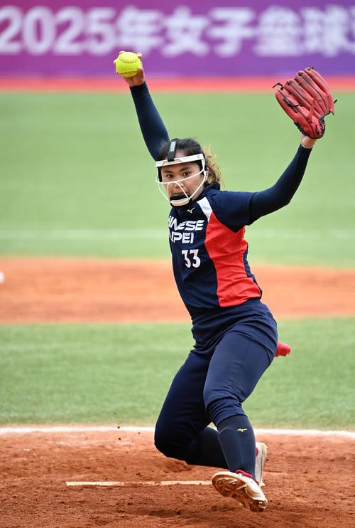 法比奥：非常荣幸拿到中超金靴，这背后是所有人的努力和付出（法比奥：荣膺中超金靴倍感荣幸，这一切离不开大家的共同努力）