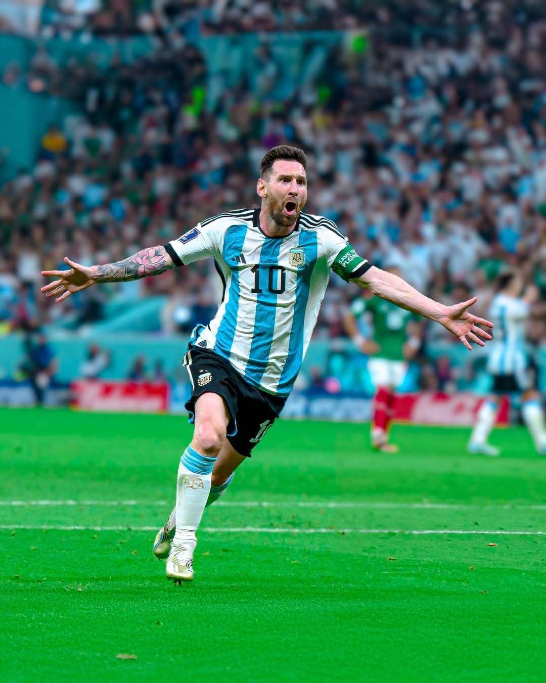 热闻｜B费一传两射造两大神迹！曼联客场4-1大胜狼队升至英超第六（快讯｜B费梅开二度+助攻创两项纪录，曼联客场4-1狼队升至英超第六）