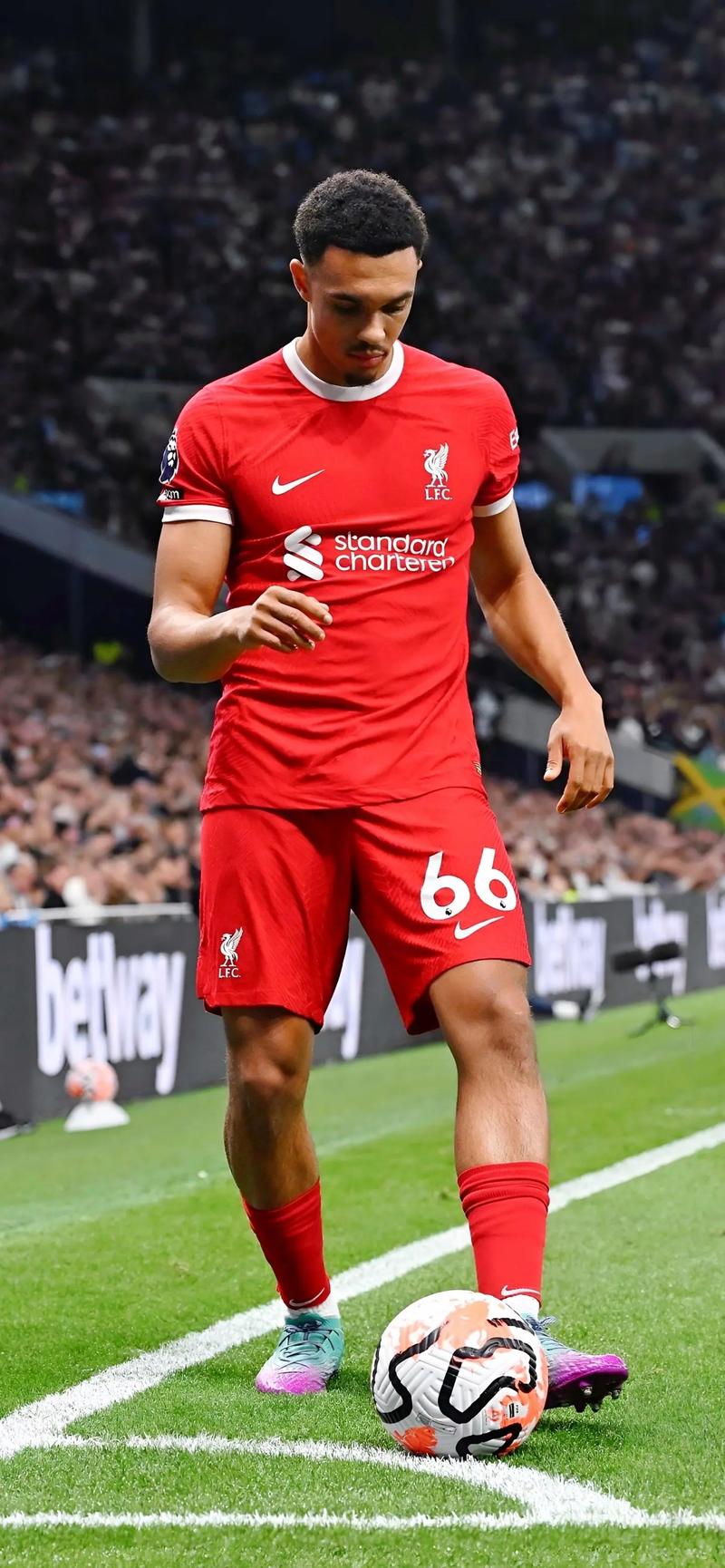 青训系统每年投入千万欧元对西甲联赛的长远竞争力有何深远影响？（千万欧元年均投入的青训体系将如何重塑西甲的长期竞争格局？）