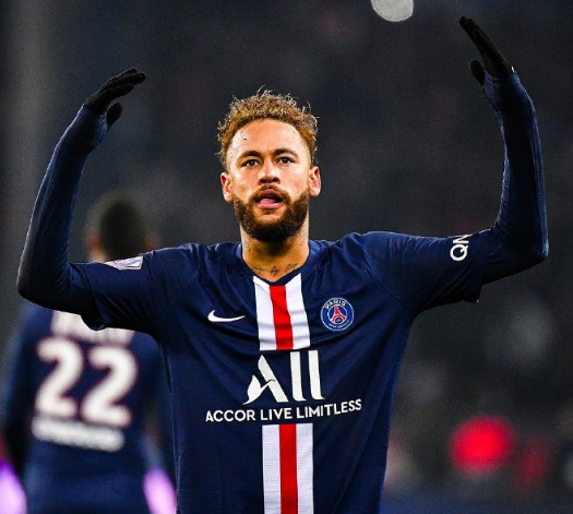 14战8胜，拜仁是欧冠中战胜巴黎次数最多的球队（欧冠史上，拜仁14战8胜巴黎，成为击败巴黎次数最多的球队）