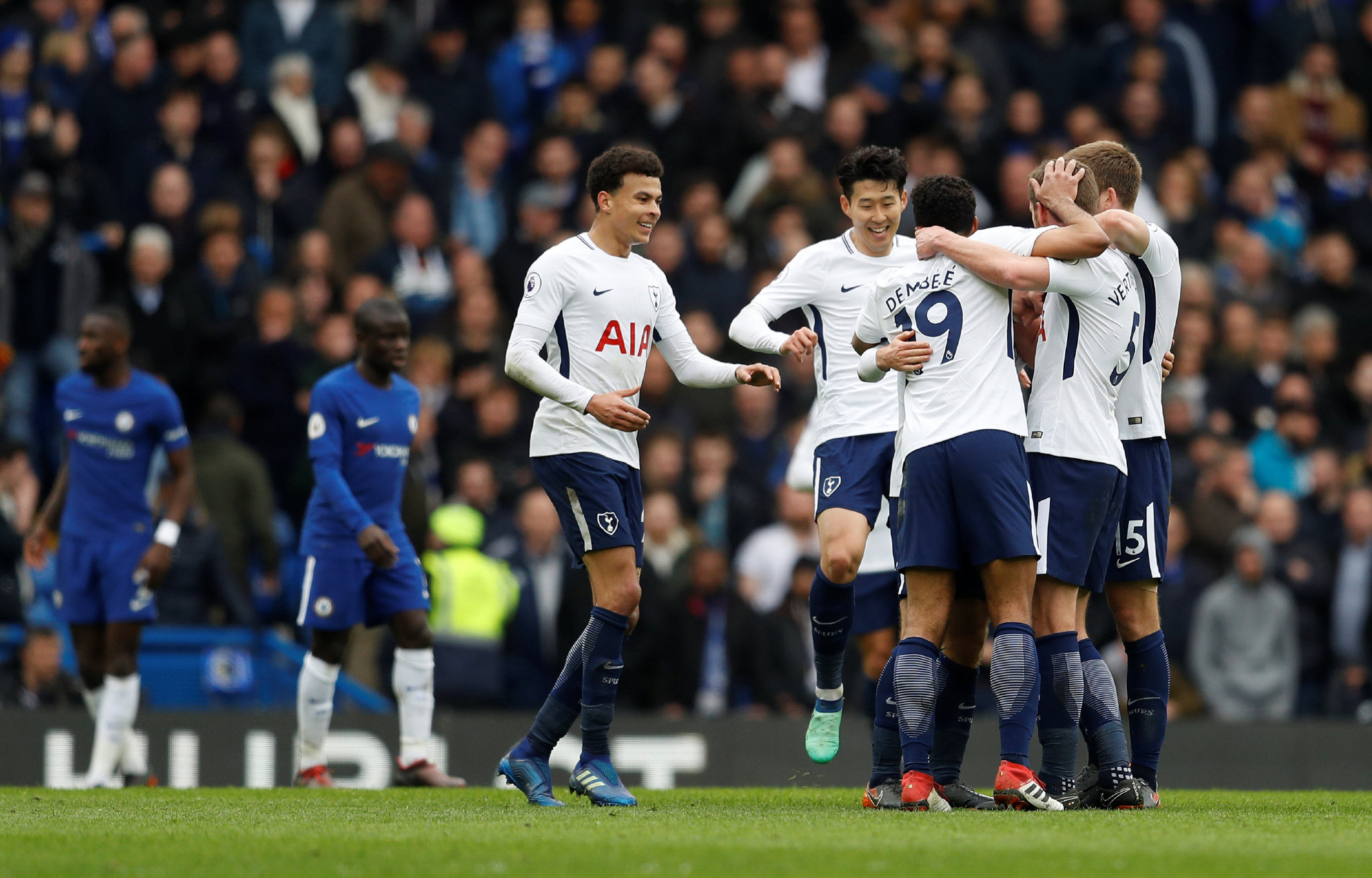 罗马因进攻乏力计划引中锋以提升欧冠竞争力。（进攻乏力，罗马拟引中锋增强欧冠竞争力）