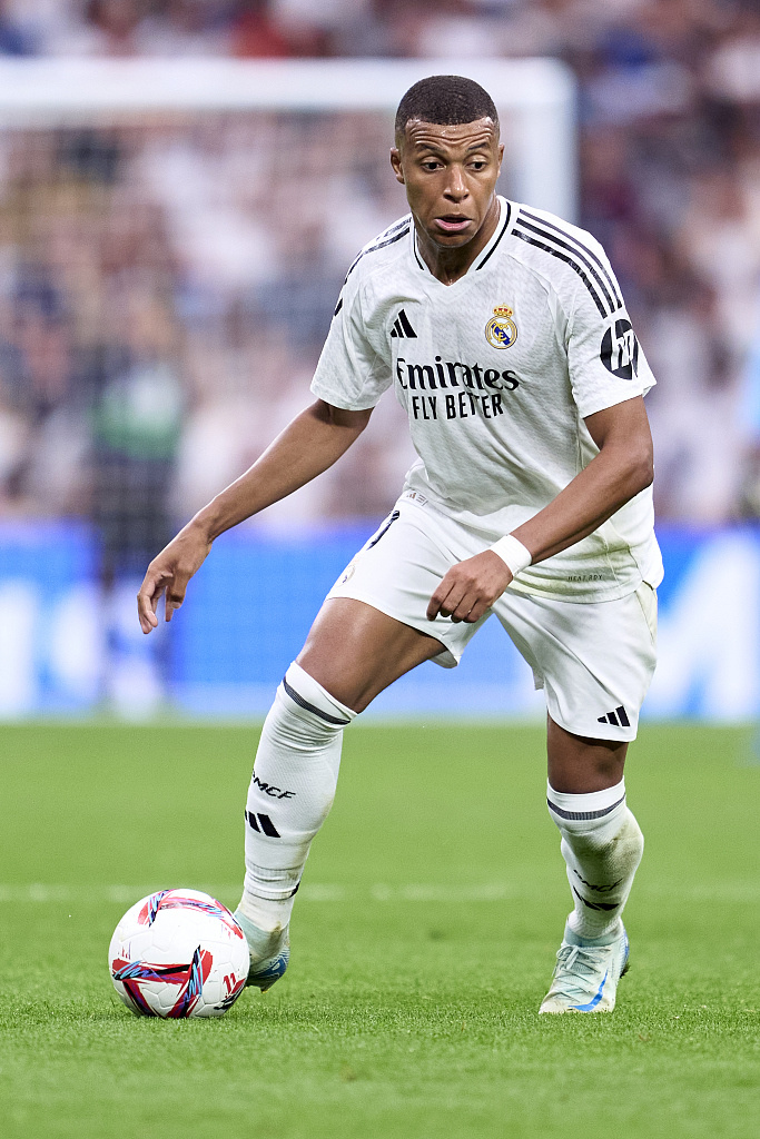 英超名宿齐批罗梅罗太疯狂：球队还有机会，这红牌完全没必要（英超名宿集体炮轰罗梅罗过于鲁莽：球队尚有转机，这张红牌毫无必要）