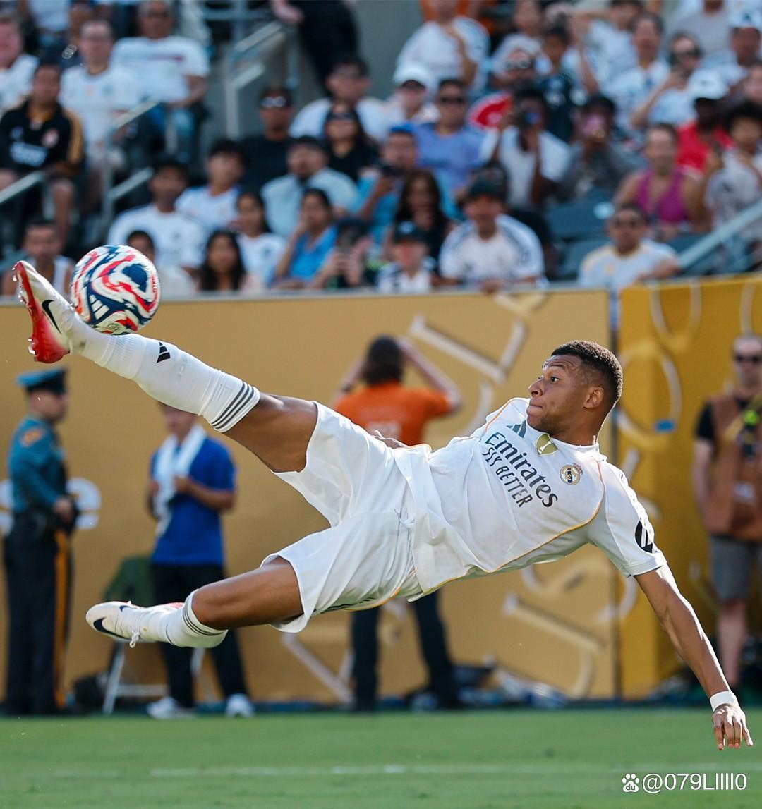 萨哈：曼联在转会市场必须谨慎，冬窗不能急于放走梅努（萨哈：曼联转会需谨慎，冬窗切勿仓促放走梅努）