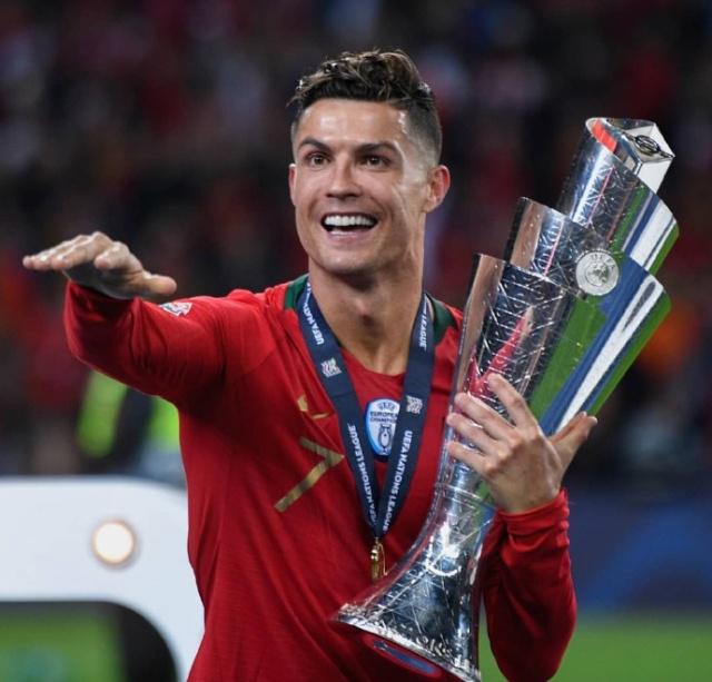 记者：弗里克不仅收获了胜利，还抓到了更衣室的“泄密者”（记者：弗里克赢球之余还揪出更衣室的“内鬼”）