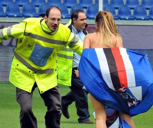 罗马诺：切尔西今日询价塞梅尼奥，曼市双雄已与团队谈判数日（罗马诺：切尔西今日问价塞梅尼奥，曼联与曼城已与其团队谈判多日）