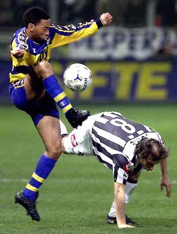 恭喜邵佳一！国足喜添一位新门神，一己之力征服一群外国主力球员（恭贺邵佳一！国足迎来新门神，一人之力镇住一众外籍主力）